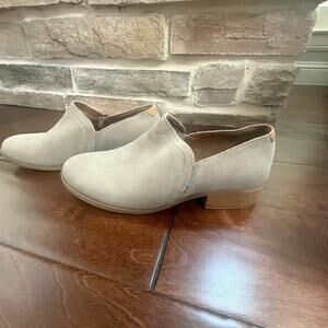 TOMS Women’s Shaye Booties 8.5 Suede Sand Beige Low Heel Slip-On Ankle Shoes
